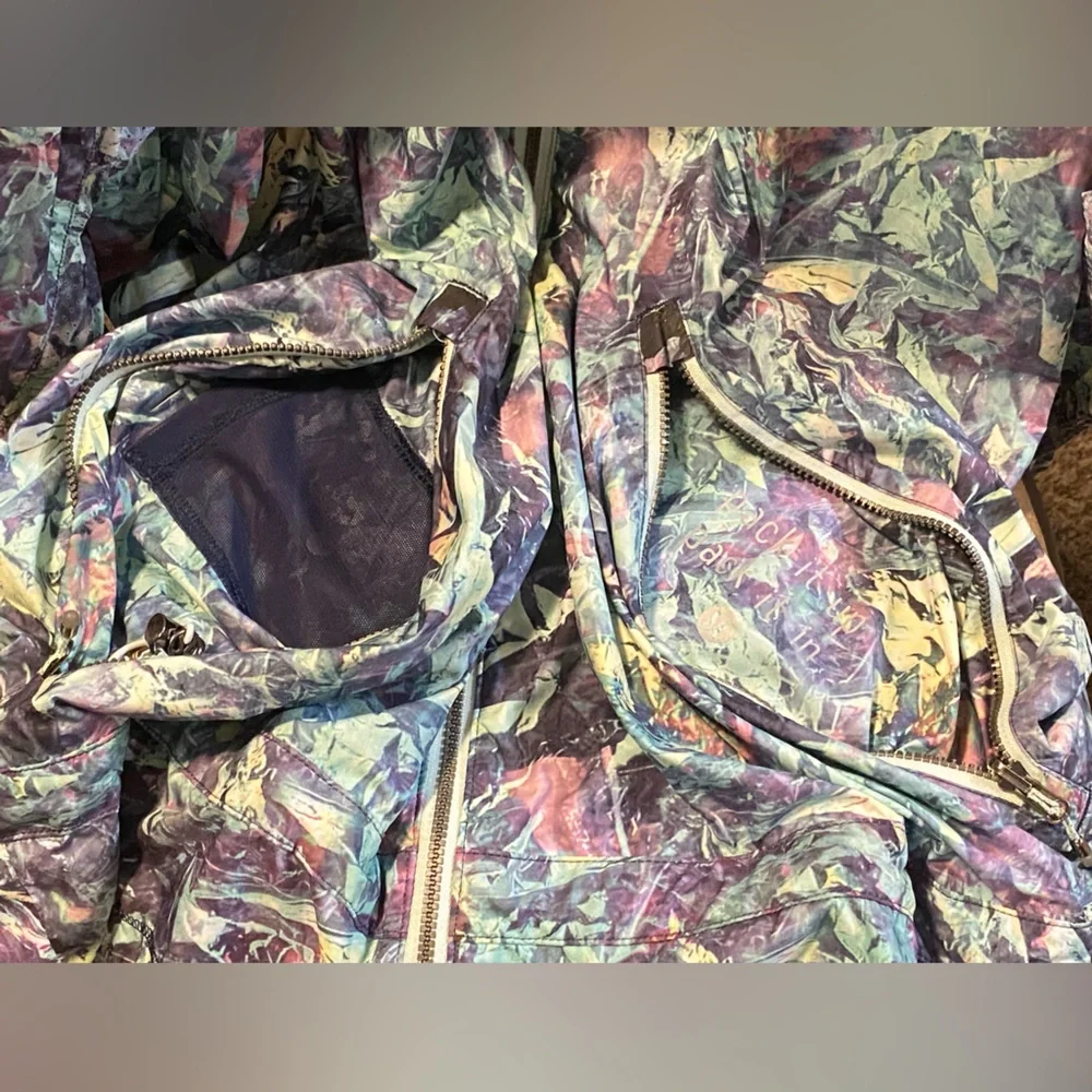 🟣 Lululemon Pack It Up Jacket – Size 6 – Abstract Multicolor Print - Picture 6 of 7
